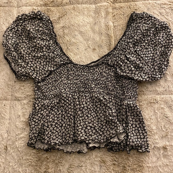 Urban Outfitters Angelo Smocked Bodice Top in Black Floral - Picture 2 of 4